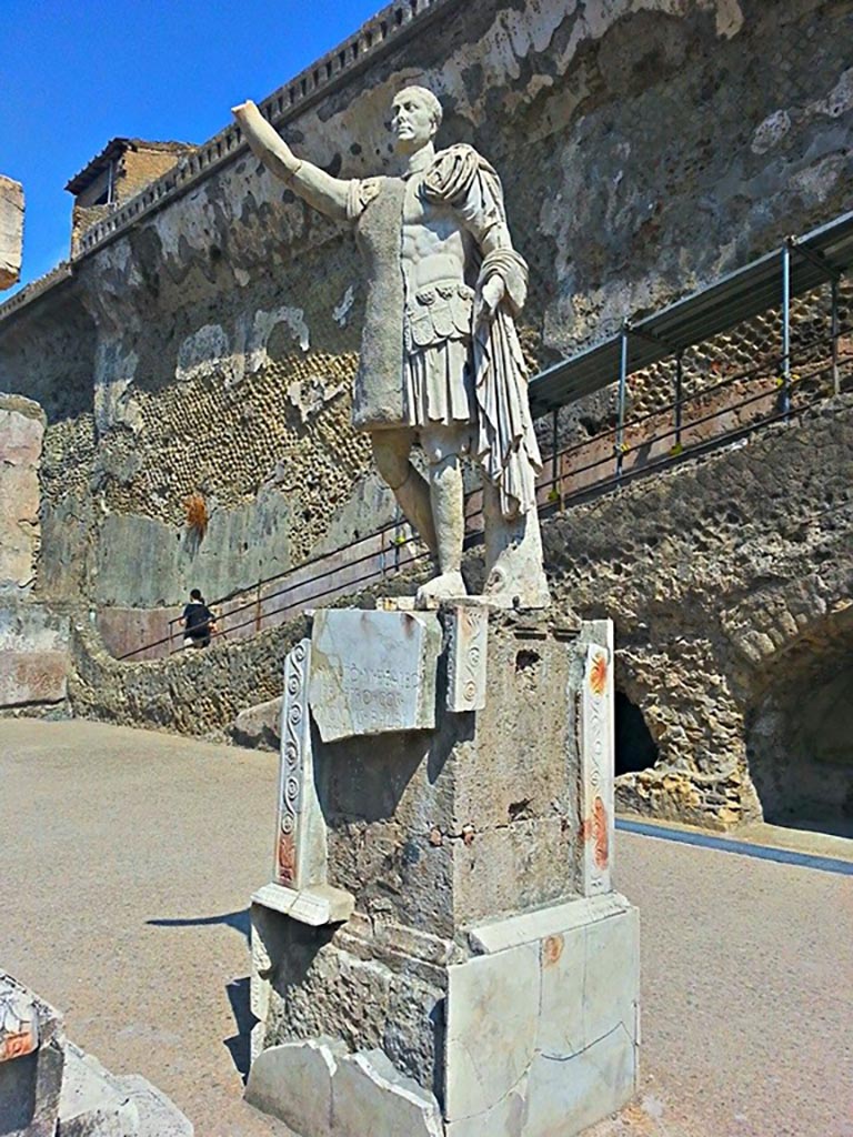 Herculaneum, photo taken between October 2014 and November 2019.
Statue of Marcus Nonius Balbus. Photo courtesy of Giuseppe Ciaramella.
Parts of the marble statue (its head, left foot and part of the base) were found in 1942 on the terrace outside the Baths, but the left side of the statue’s body and other fragments were only discovered in 1981 on the beach underneath the terrace.
See Cooley, A. and M.G.L., 2014. Pompeii and Herculaneum: A Sourcebook. London: Routledge, F105b, p. 191.